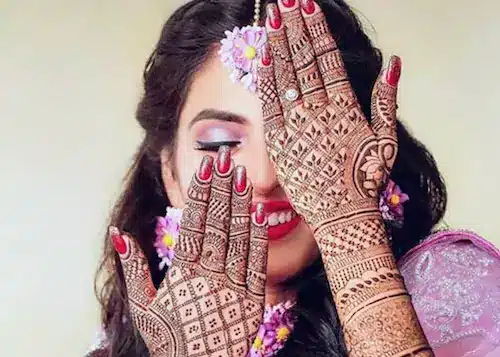 Mehendi artist is important in your wedding vendor checklist