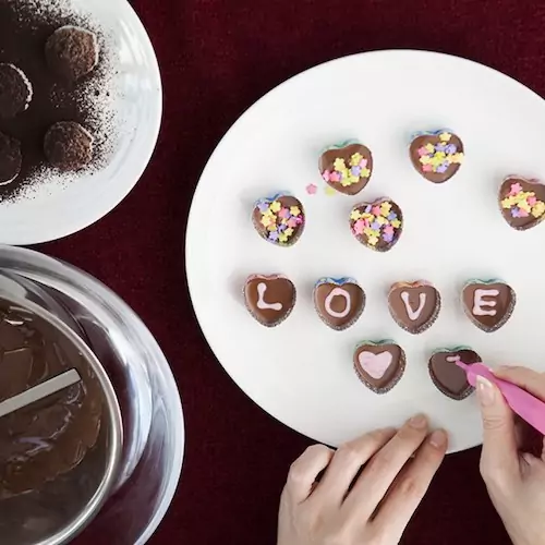 Chocolate making Valentine's day tradition from Japan: valentine's day event ideas