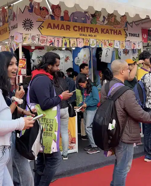 crowd at comic con delhi