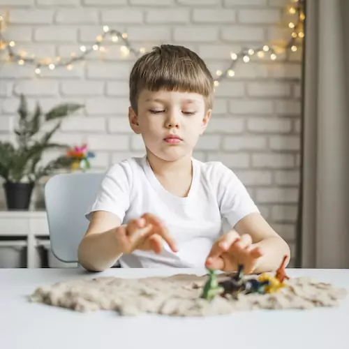 kinetic sand making activity